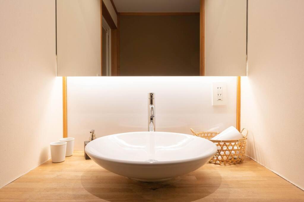 祇園せいじ庵。お風呂が素敵な貸切京町家。Netflix見放題。 Villa Kyoto Bagian luar foto
