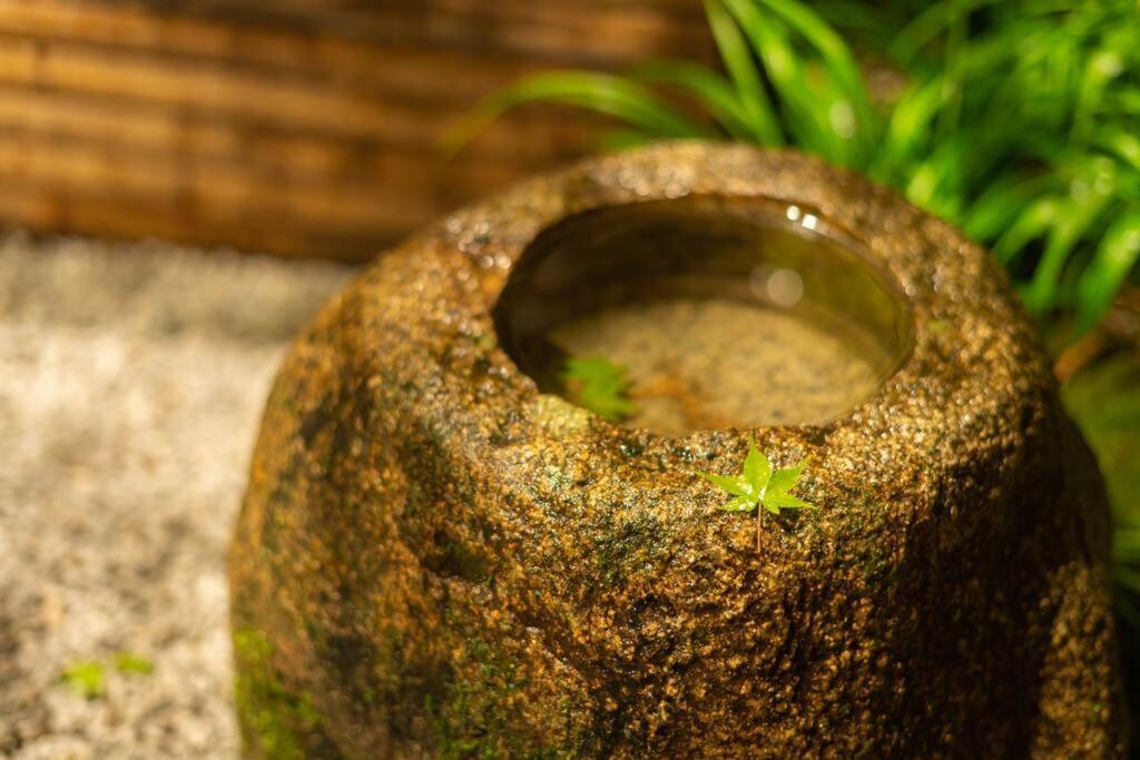 祇園せいじ庵。お風呂が素敵な貸切京町家。Netflix見放題。 Villa Kyoto Bagian luar foto