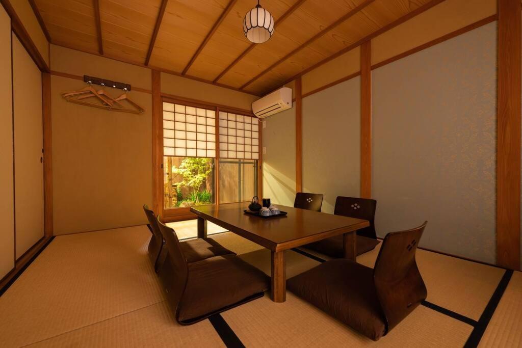 祇園せいじ庵。お風呂が素敵な貸切京町家。Netflix見放題。 Villa Kyoto Bagian luar foto
