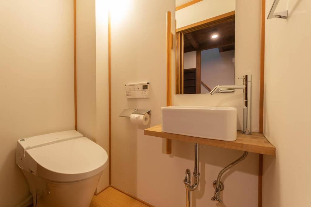 祇園せいじ庵。お風呂が素敵な貸切京町家。Netflix見放題。 Villa Kyoto Bagian luar foto