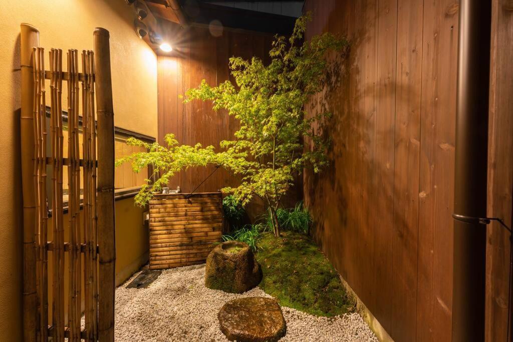 祇園せいじ庵。お風呂が素敵な貸切京町家。Netflix見放題。 Villa Kyoto Bagian luar foto