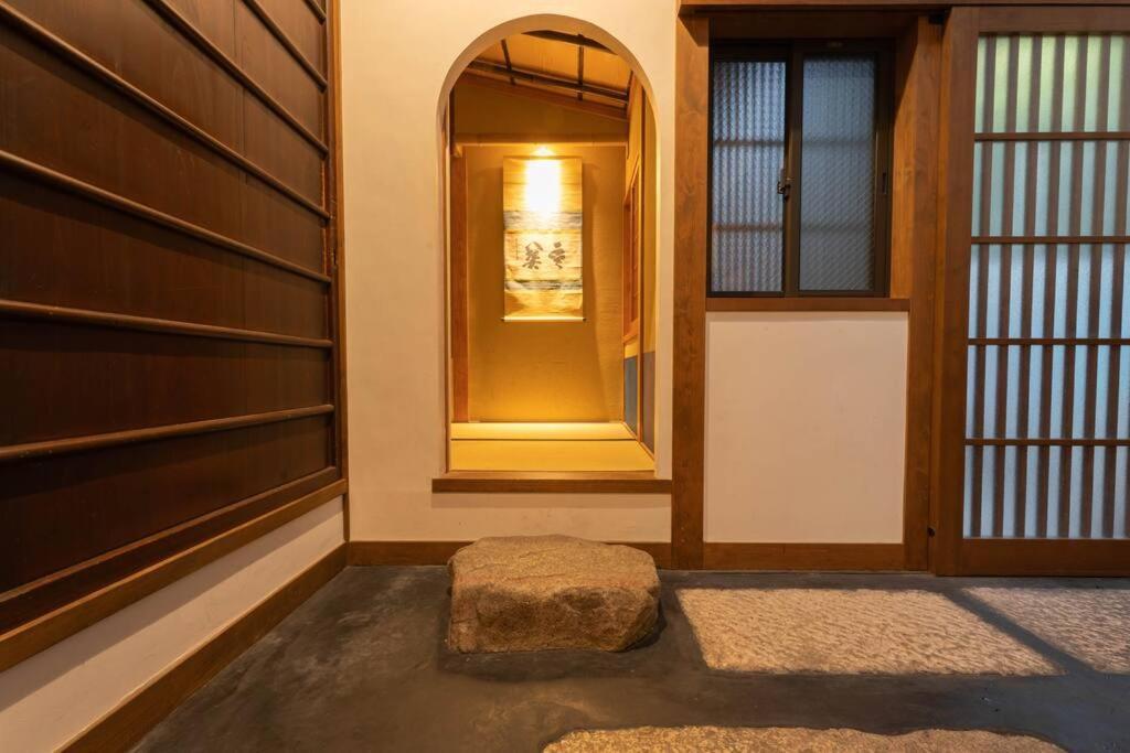 祇園せいじ庵。お風呂が素敵な貸切京町家。Netflix見放題。 Villa Kyoto Bagian luar foto