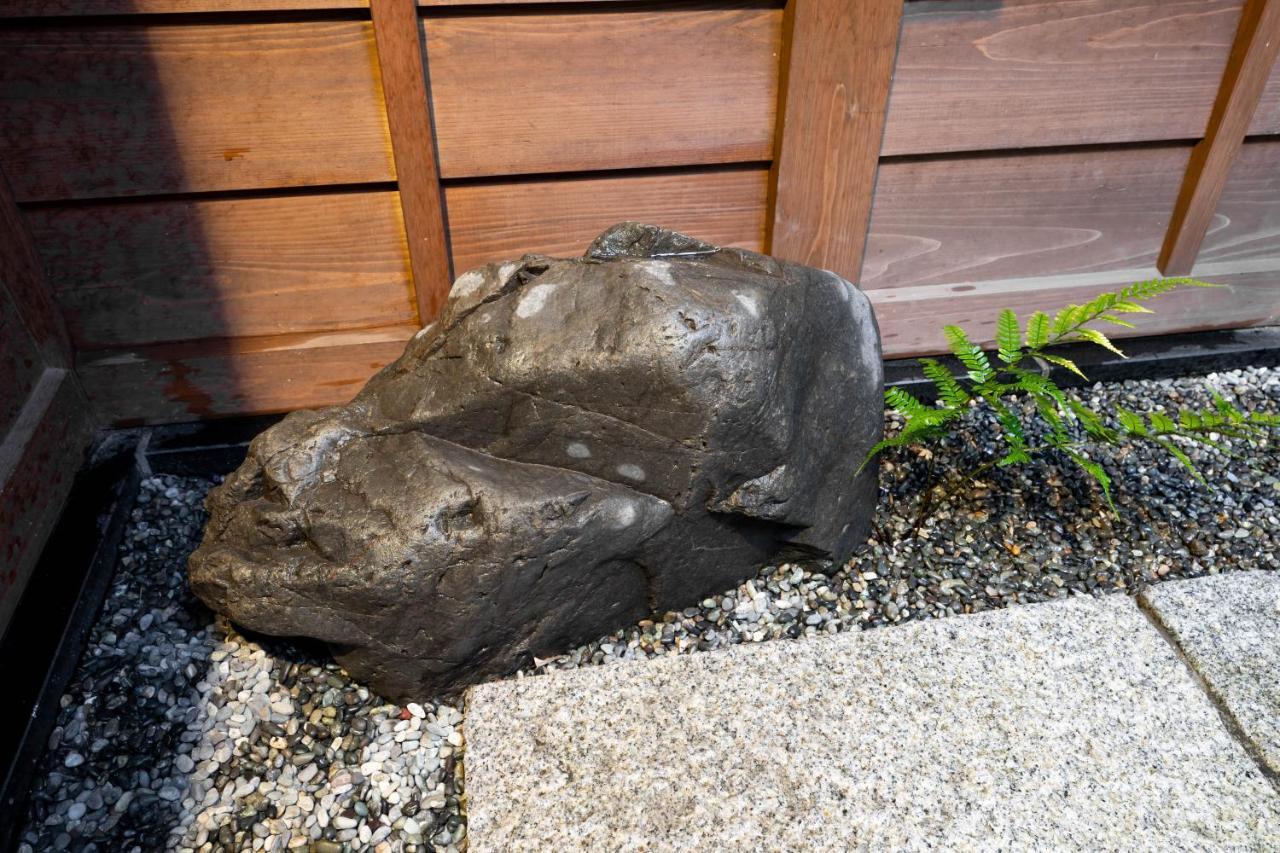 祇園せいじ庵。お風呂が素敵な貸切京町家。Netflix見放題。 Villa Kyoto Bagian luar foto