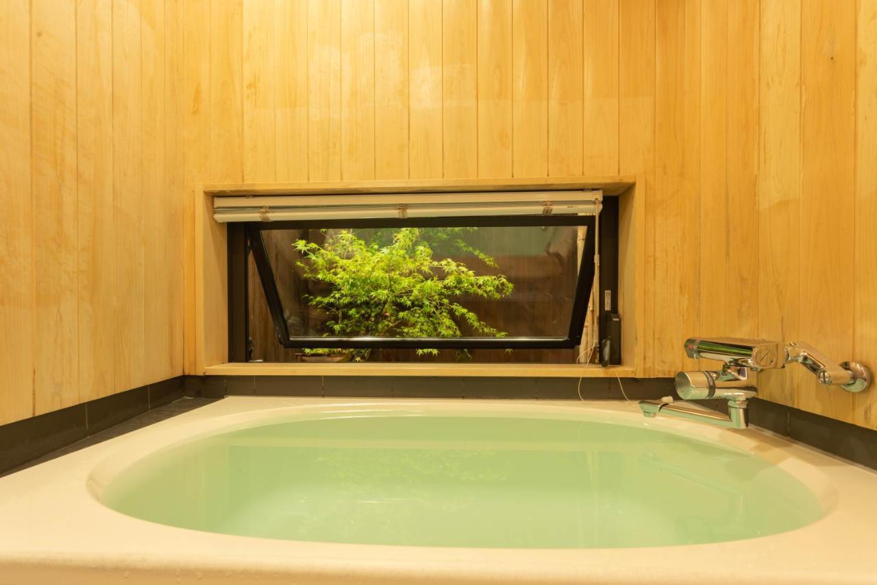 祇園せいじ庵。お風呂が素敵な貸切京町家。Netflix見放題。 Villa Kyoto Bagian luar foto